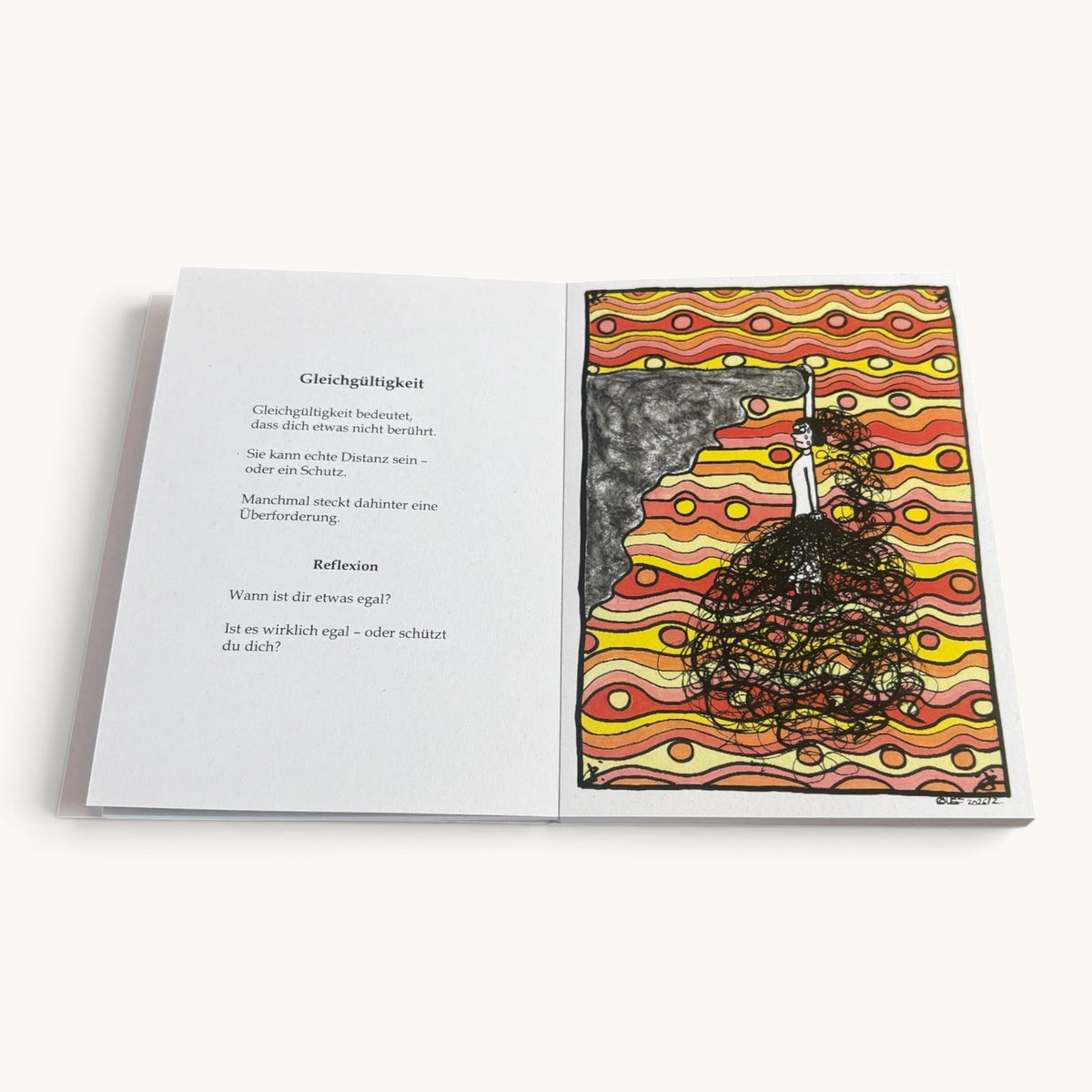 Kartenbuch Teil 1 aufgeschlagen mit Illustration und Reflexionsfragen